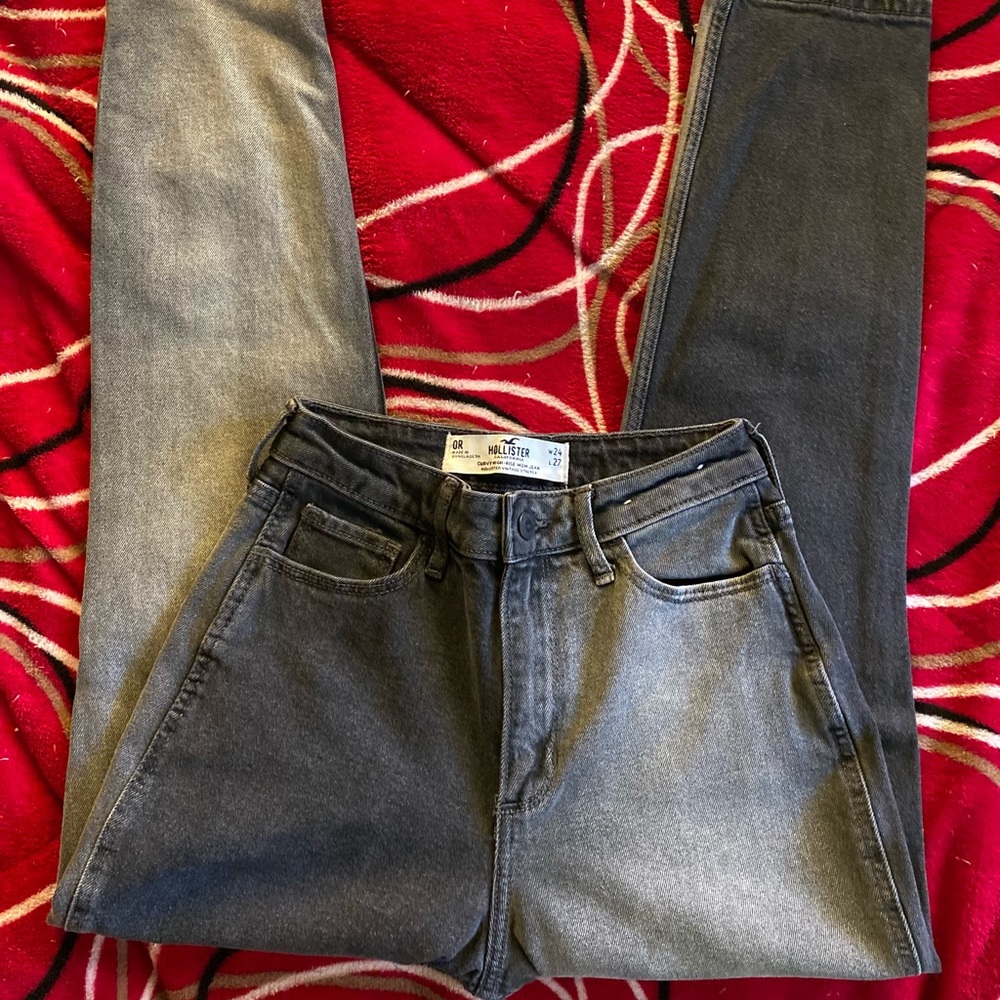 Hollister Curvy high-rise mom jeans